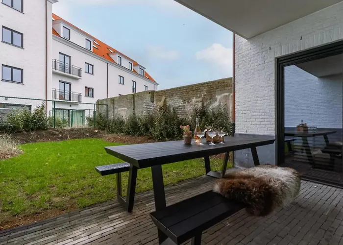 Poseidon Luxe Gelijkvloers Appartement Met Tuin ,Terras En Gratis Parking