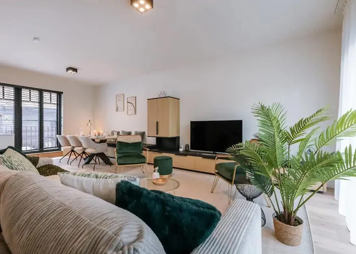 Poseidon Luxe Gelijkvloers Appartement Met Tuin ,Terras En Gratis Parking